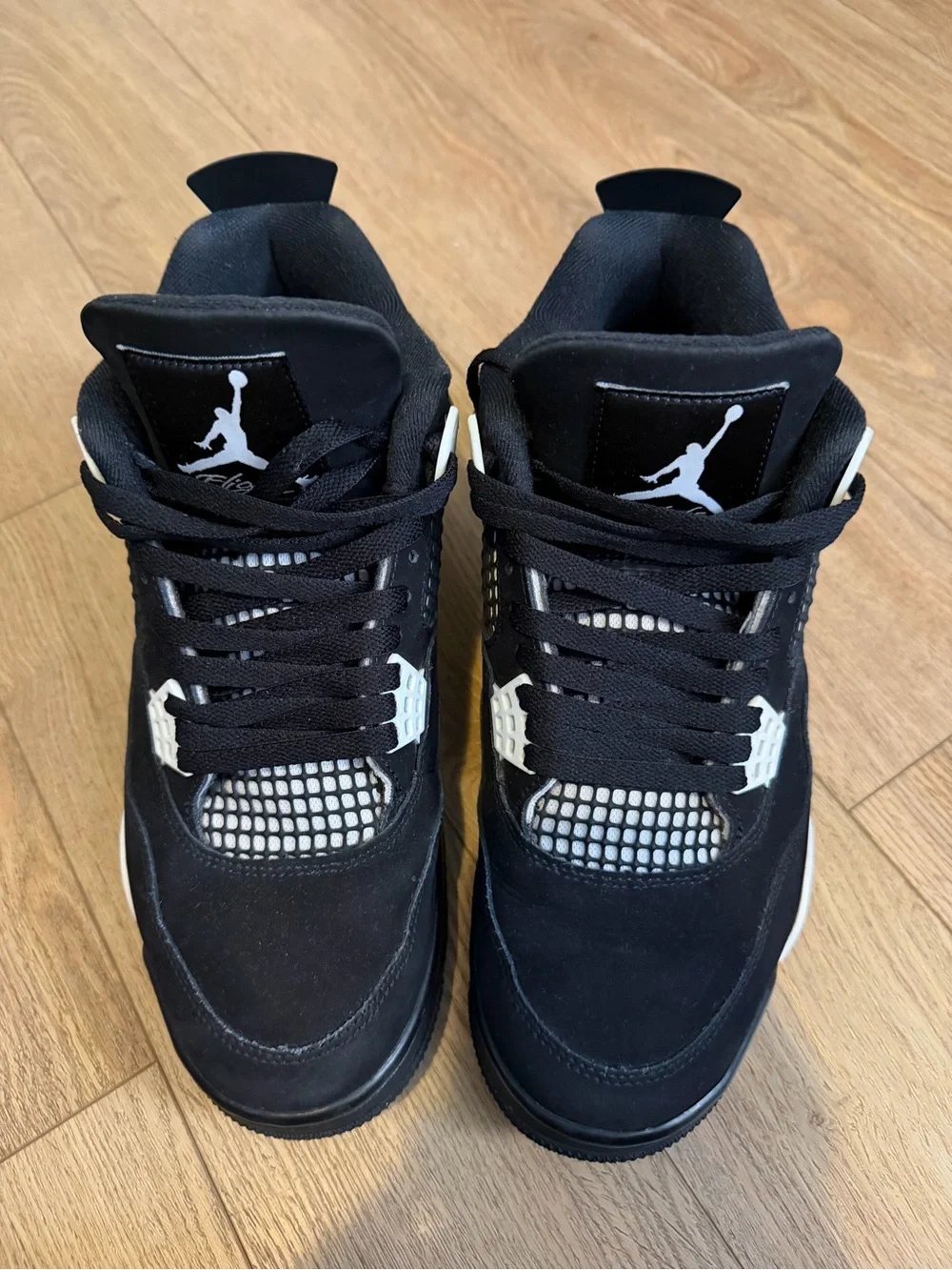 Men’s Jordan 4 Retro “White Thunder” Sneakers